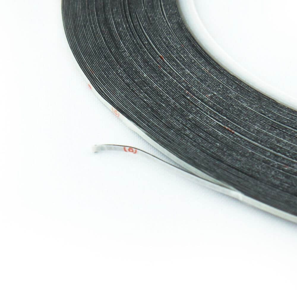 Zwart-montage-tape-1-mm-van-dichtbij.jpg