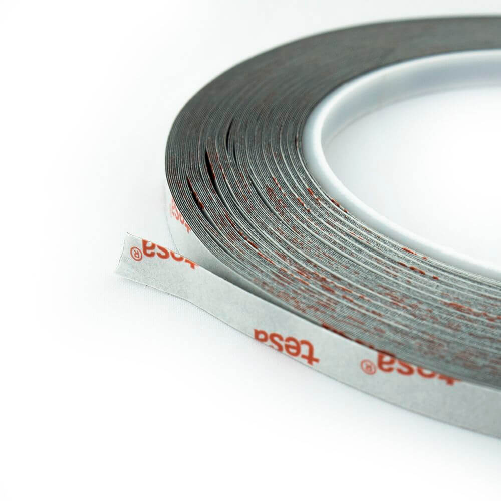 Zwart-montage-tape-6-mm-van-dichtbij.jpg