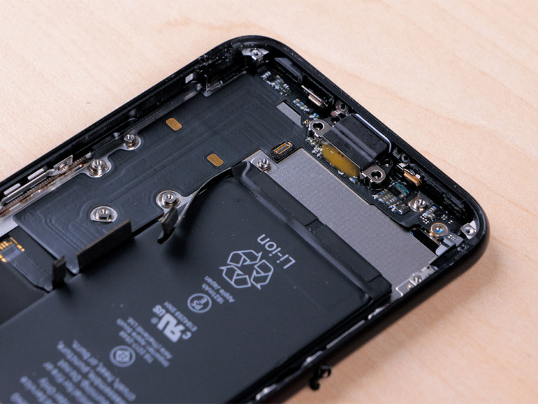 iPhone SE 2 (2020) dock connector vervangen